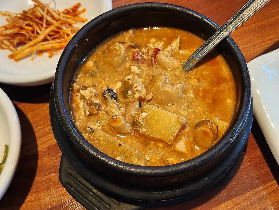 방풍나물과 깻잎 등 나물 반찬