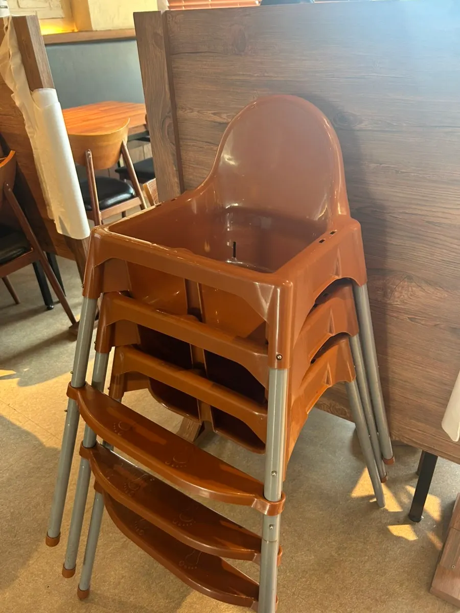 Spacious interior seating at Bapkkot Hansang