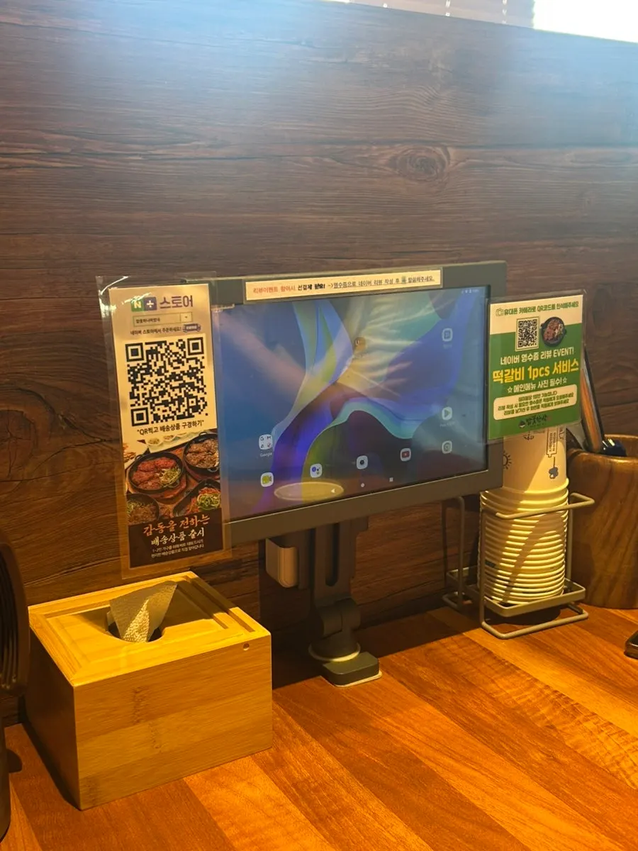 Tablet ordering screen at the table with review event notice
