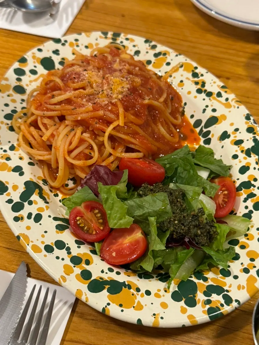 The plated classic pomodoro pasta