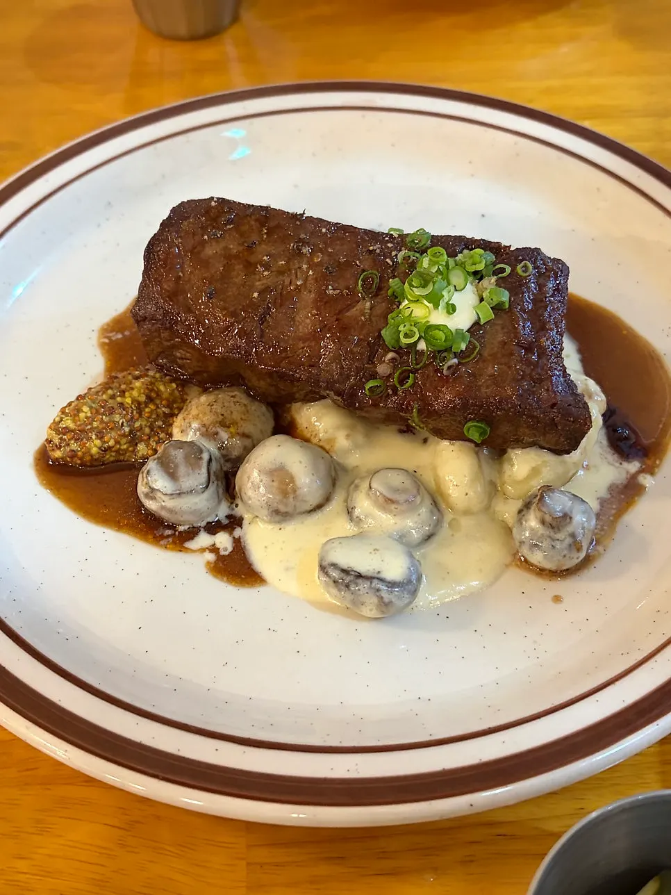봉골레파스타 면을 들어 올린 모습