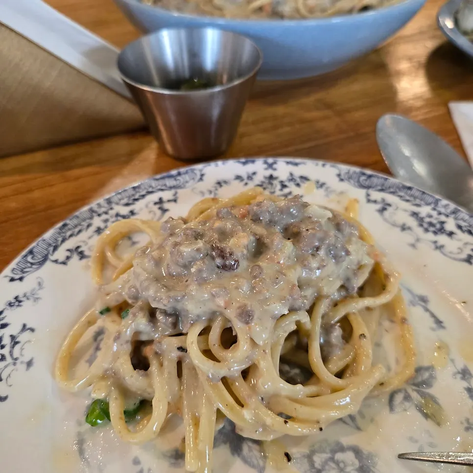 Le Garden Bleu's classic vongole pasta