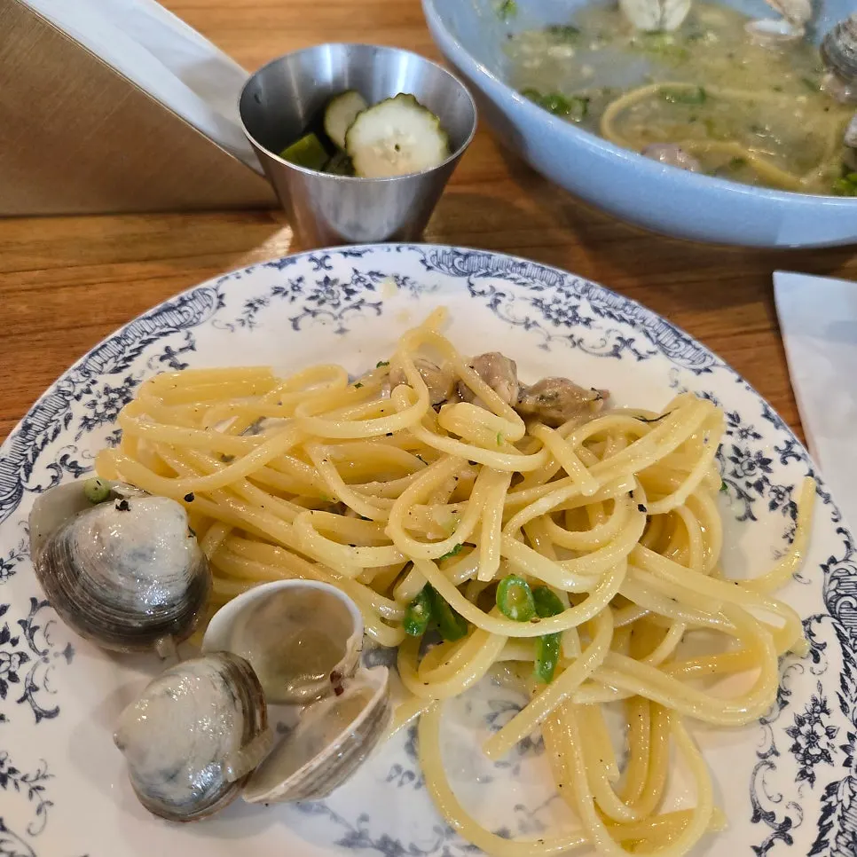 Vongole pasta plate topped with clams
