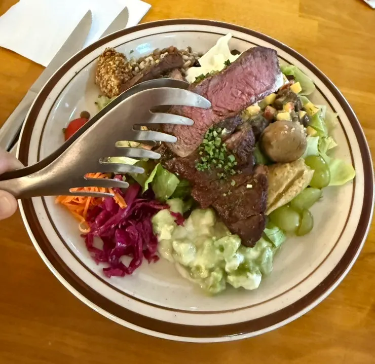 Cross-section of the skirt steak, cut into bite-sized pieces