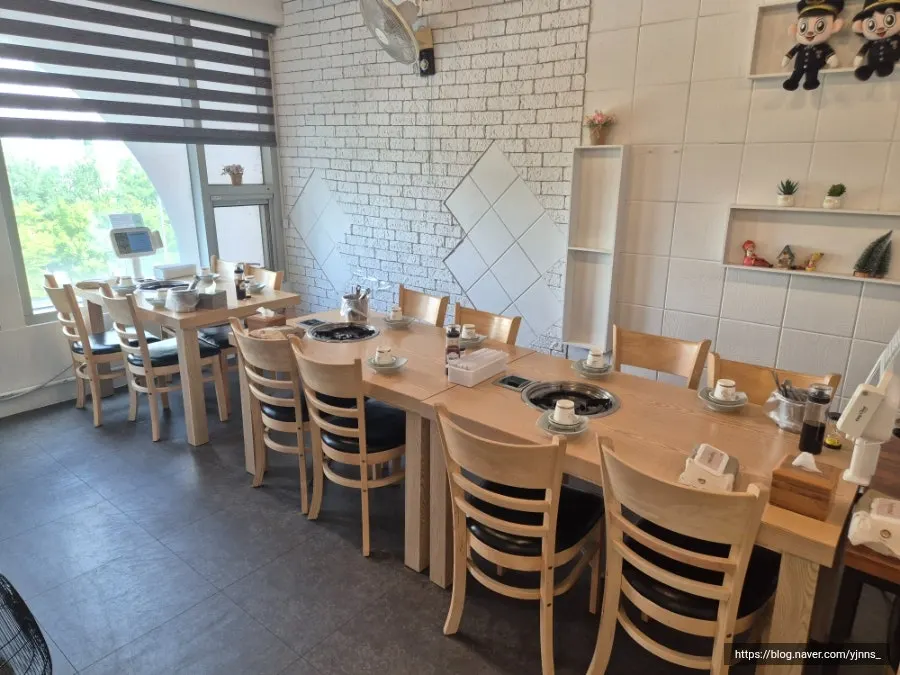 Inner room seating suitable for group gatherings
