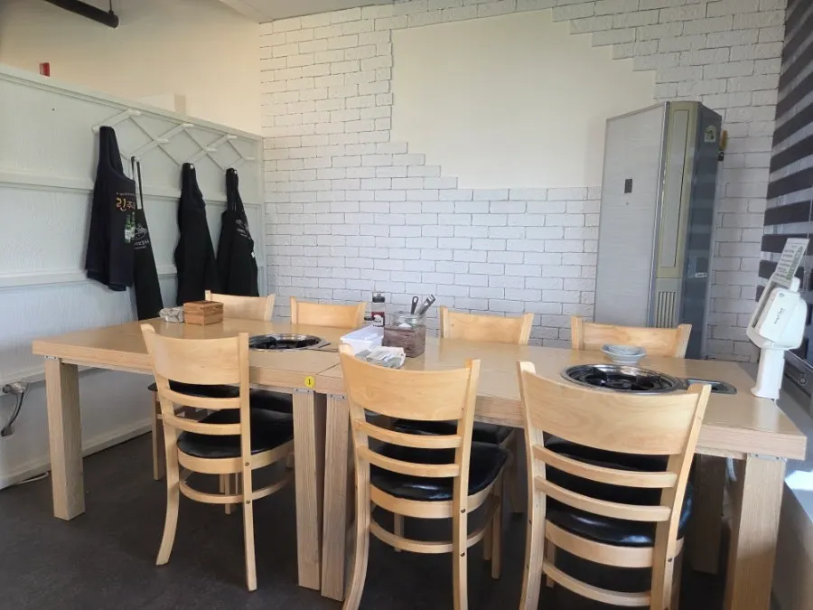 Inner group seating separated by a wall