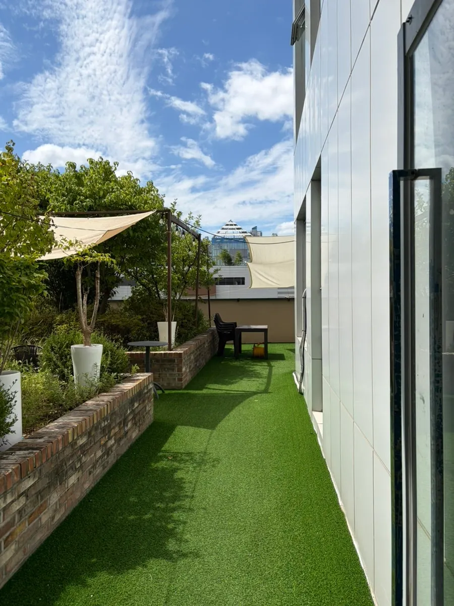 Green terrace in front of Italy Shabu Kalguksu Sejong Eojin Branch entrance