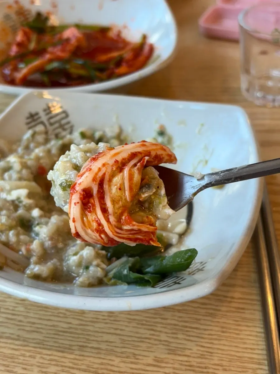 Egg vegetable porridge finished in the broth