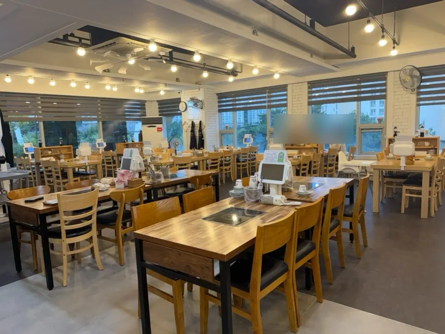 이태리샤브칼국수 세종어진점 좌석 전경