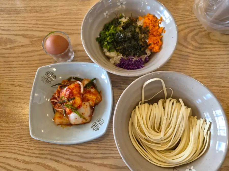 Shabu kalguksu starting to boil with the included porridge ingredients