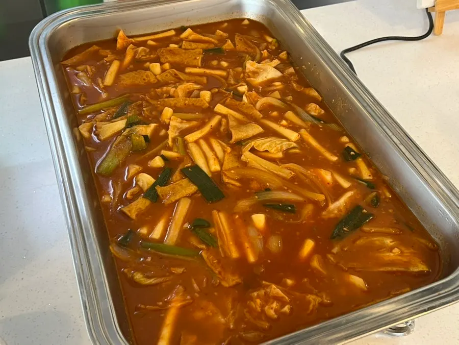 셀프바에서 가져온 갓 담근 김치