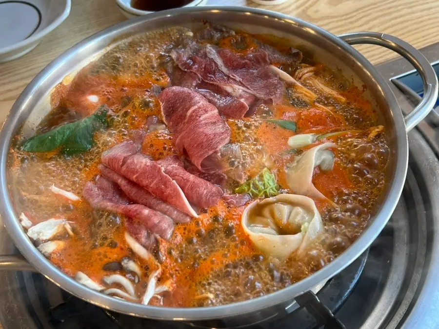 셀프바에 준비된 떡볶이