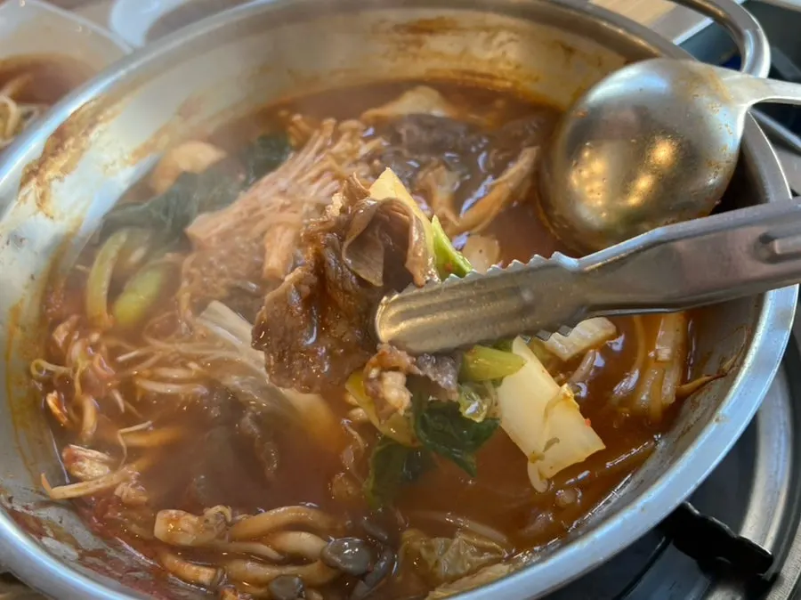 국물에 넣은 라면 사리