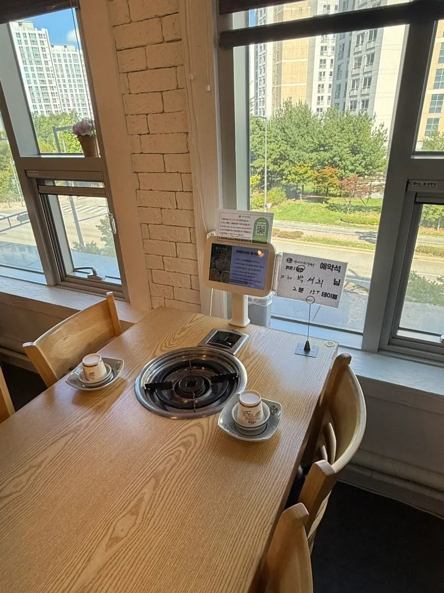 Restaurant seating suitable for group gatherings