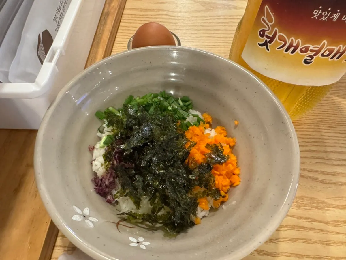 얼큰 샤브 칼국수 3인분 냄비와 야채 접시