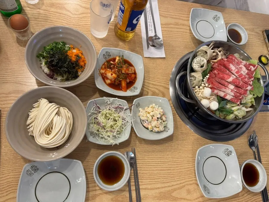 갓 담근 신선한 김치 반찬