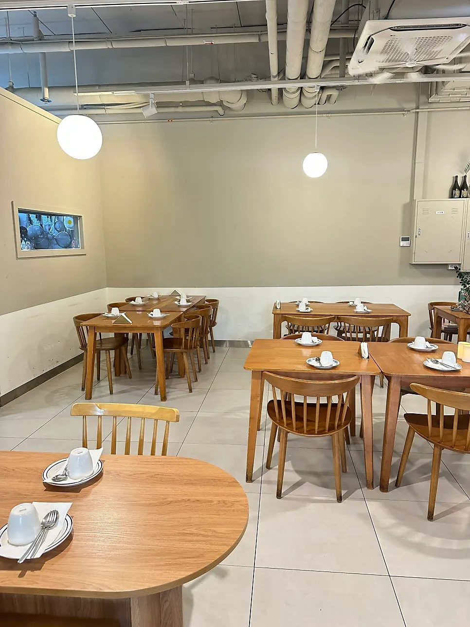 Photo related to the weekday lunch wait