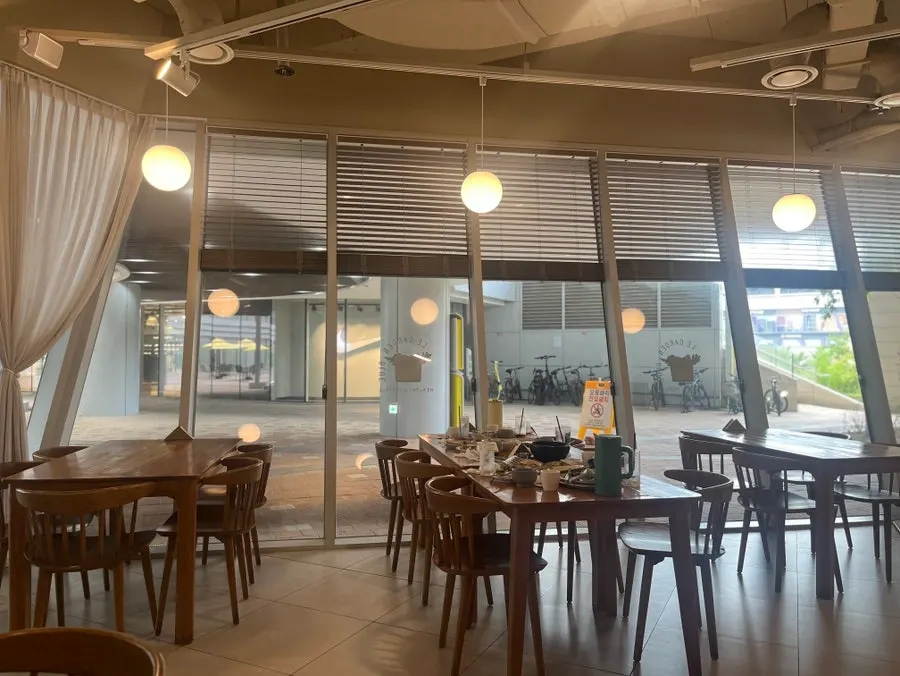 Clean dining space at Le Garden Bleu