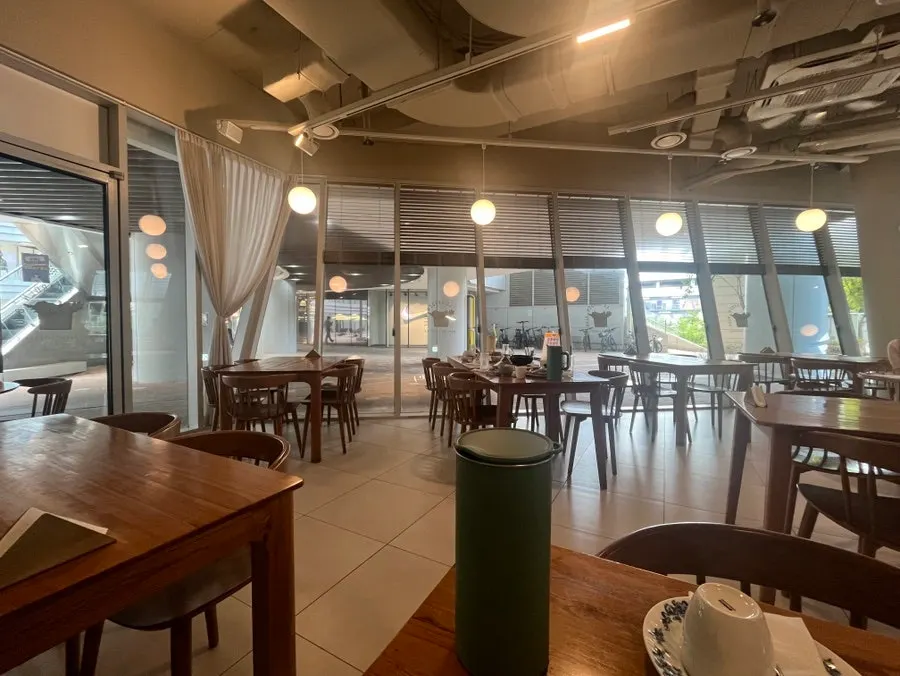 Polished interior atmosphere at Le Garden Bleu