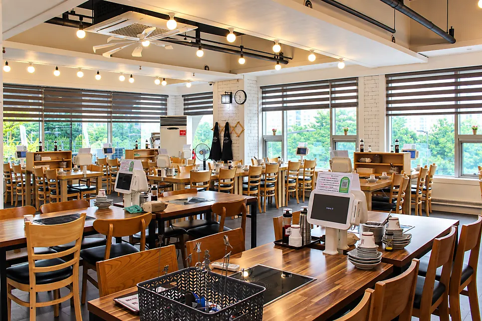 Spacious and clean shabu kalguksu restaurant interior