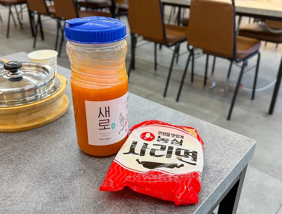 셀프바에서 가져온 라면사리