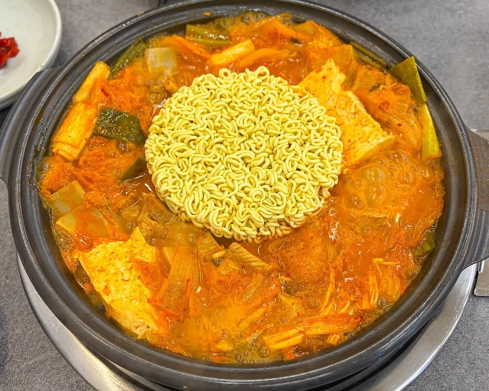 사장님이 따로 챙겨준 추가 육수
