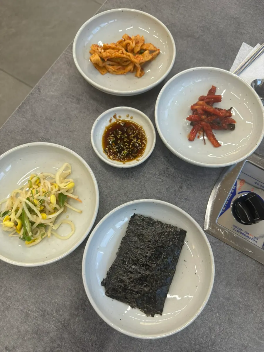 어묵 김 콩나물 무말랭이 기본 반찬상