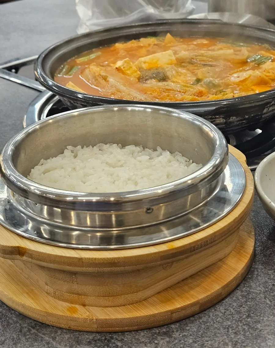 Kimchi jjigae ingredients piled onto sotbap