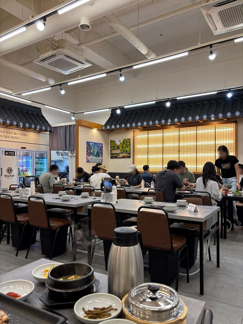 用餐结束后的餐桌景象