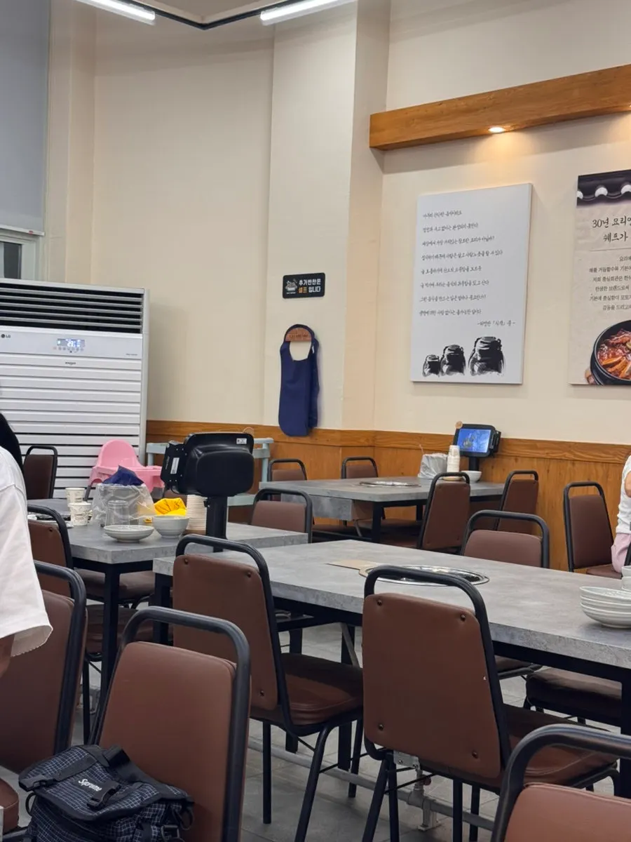 충실회관 매장 내부 통로