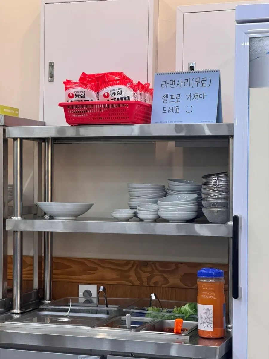충실회관 셀프바 반찬 코너