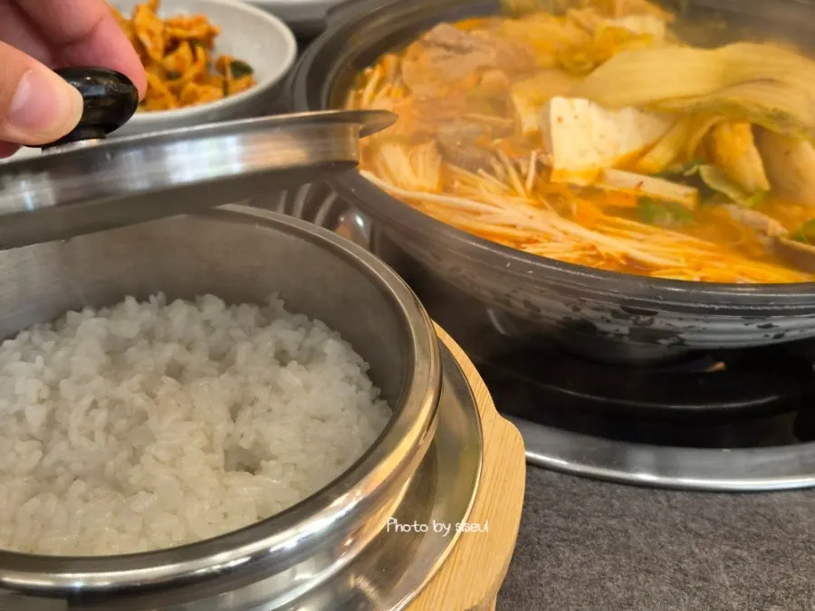충실회관 솥밥 한 솥