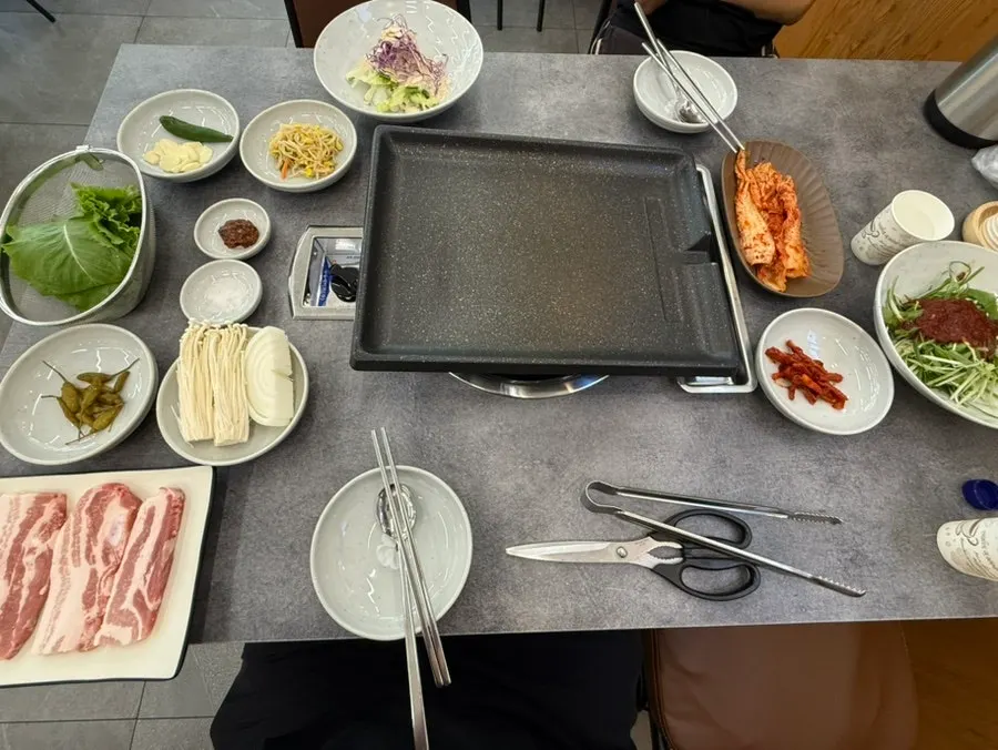 Order of fresh pork belly and galbi kimchi hot pot