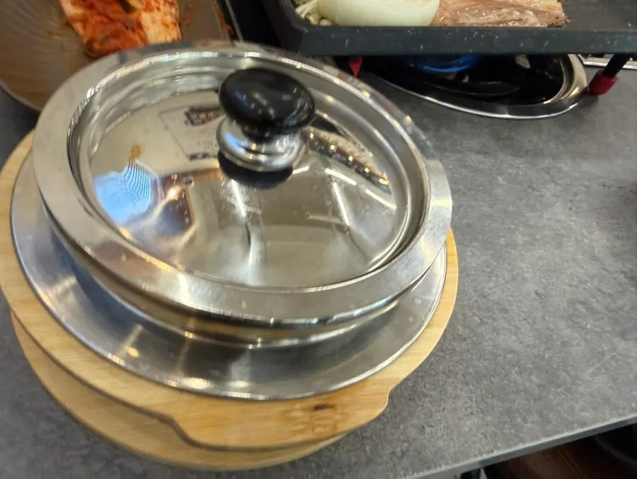 Pot rice with galbi kimchi hot pot