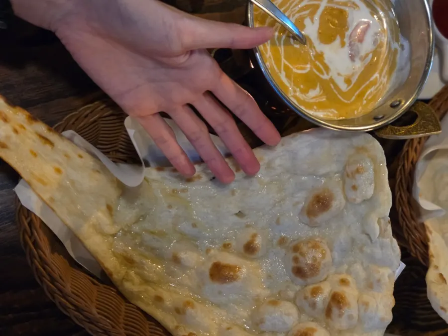 커플세트 메뉴가 가득 올라간 테이블