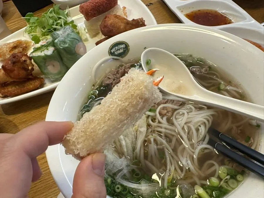 A child looking at Vietnamese wraps