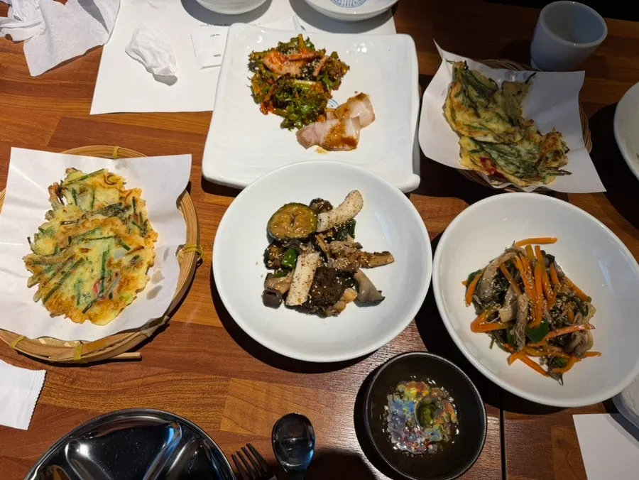 밥꽃특선 상차림이 준비된 테이블