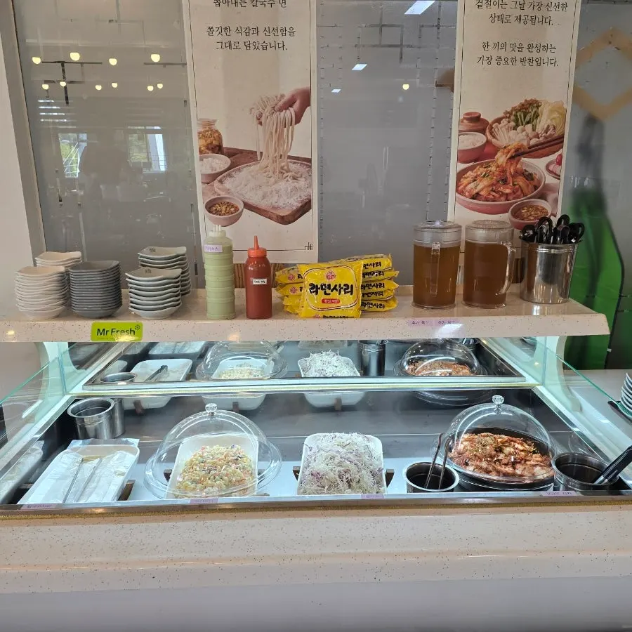 Menu board for the Italy Six Shabu Kalguksu