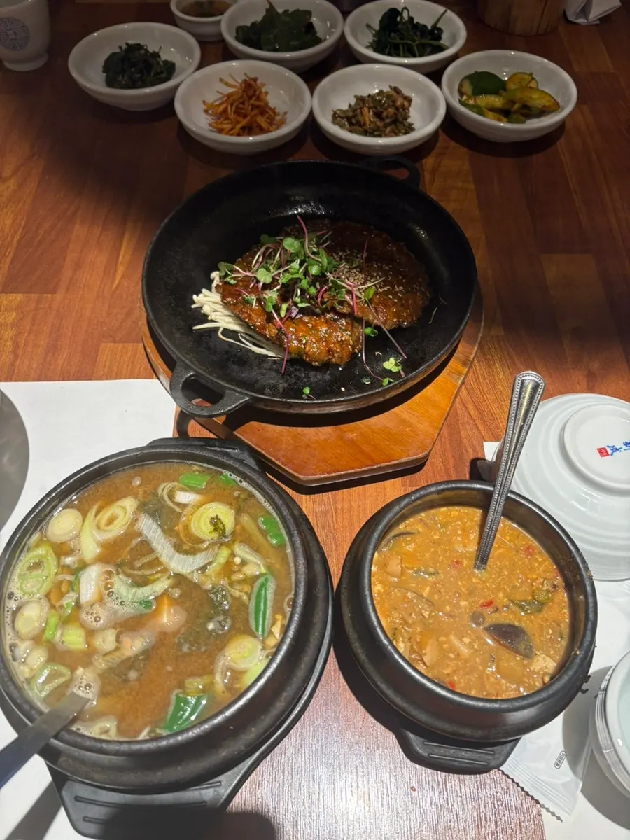 Thick ganjang dip and doenjang jjigae