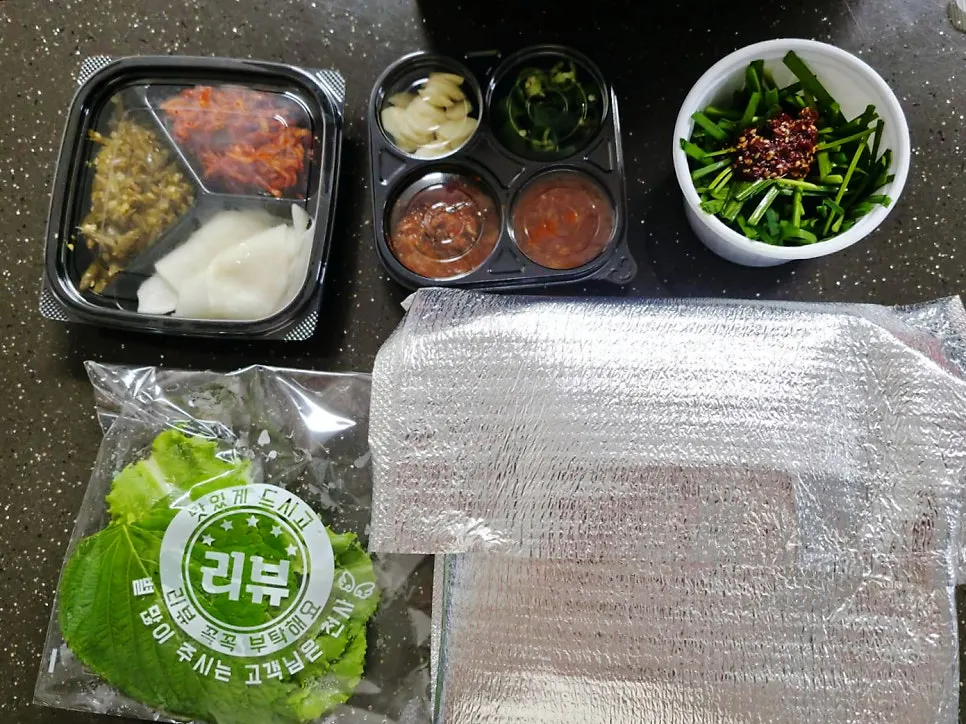 Cheongmi front-leg jokbal packed in a shopping bag