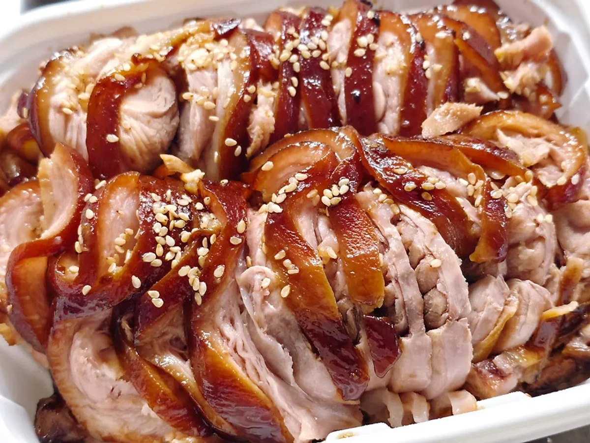 A glossy plate of Cheongmi front-leg jokbal
