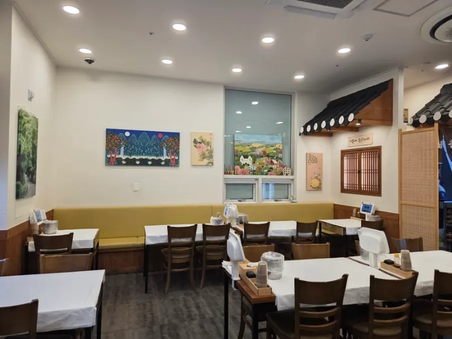 Seating inside Chungsilok
