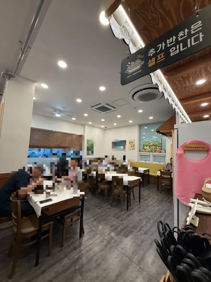 Interior of Chungsilok, busy with customers