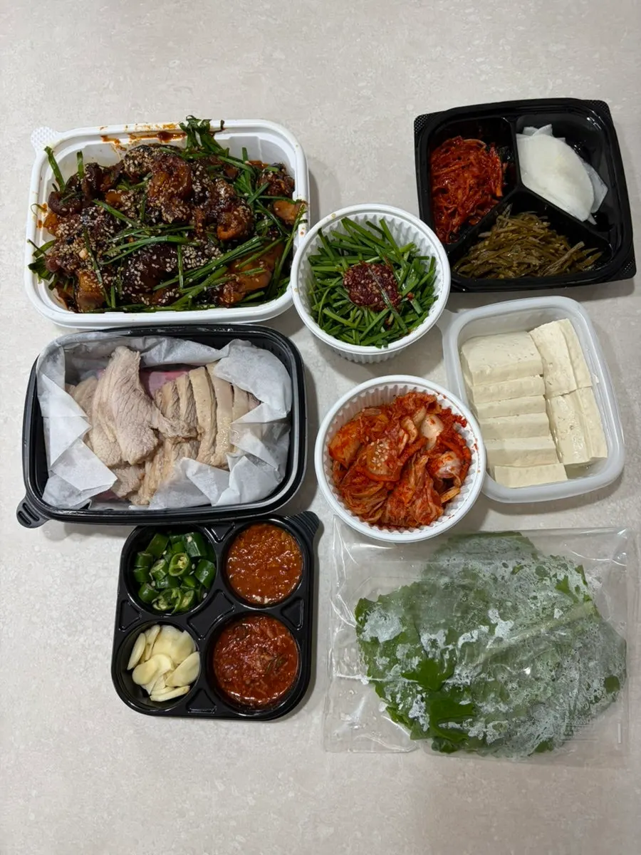 Buchu-bulljokbal and dubu-kimchi bossam packed in takeout containers