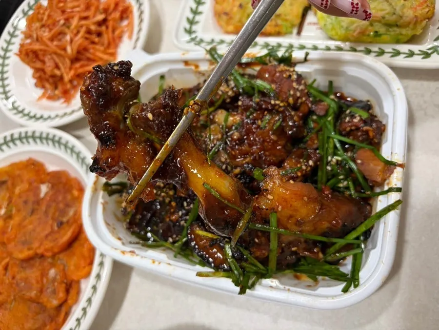 Buljokbo spread served with lettuce wraps