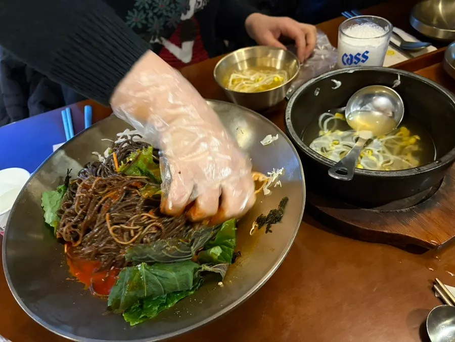 Half apjokbal and half buchu-bulljokbal from Cheongmigwan