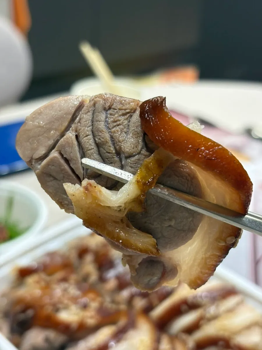 따뜻하게 차려낸 앞족발 살코기 클로즈업