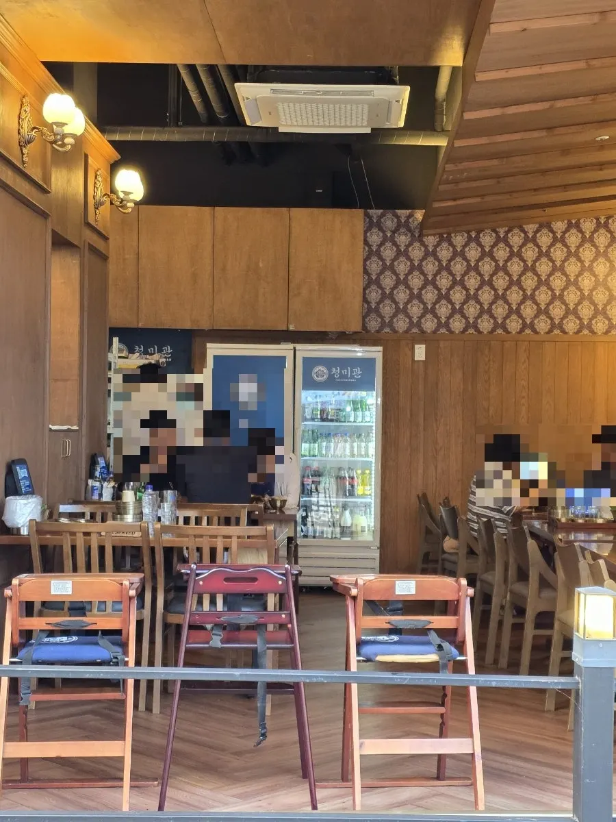 카페 같은 분위기의 청미관 세종나성본점 입구