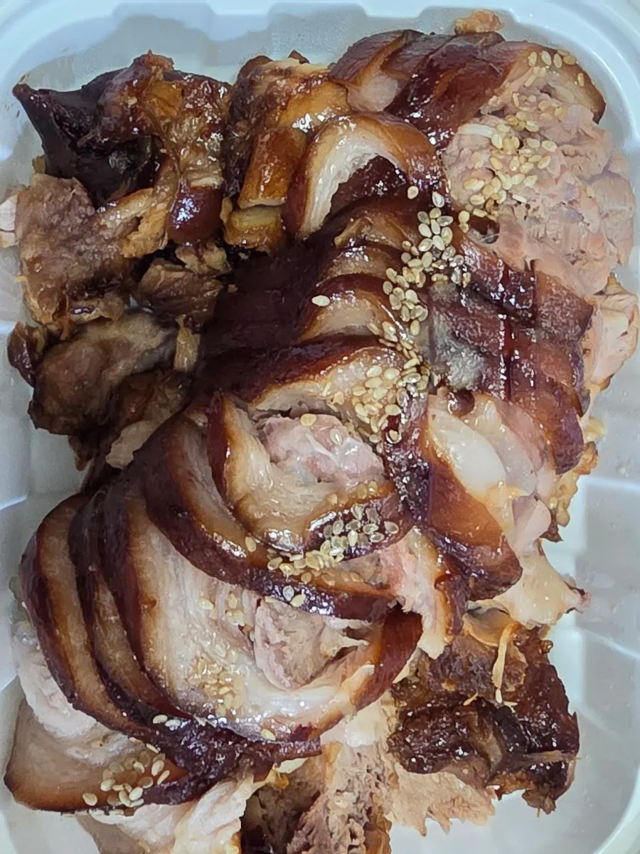 넉넉하게 담긴 청미관 일반 족발