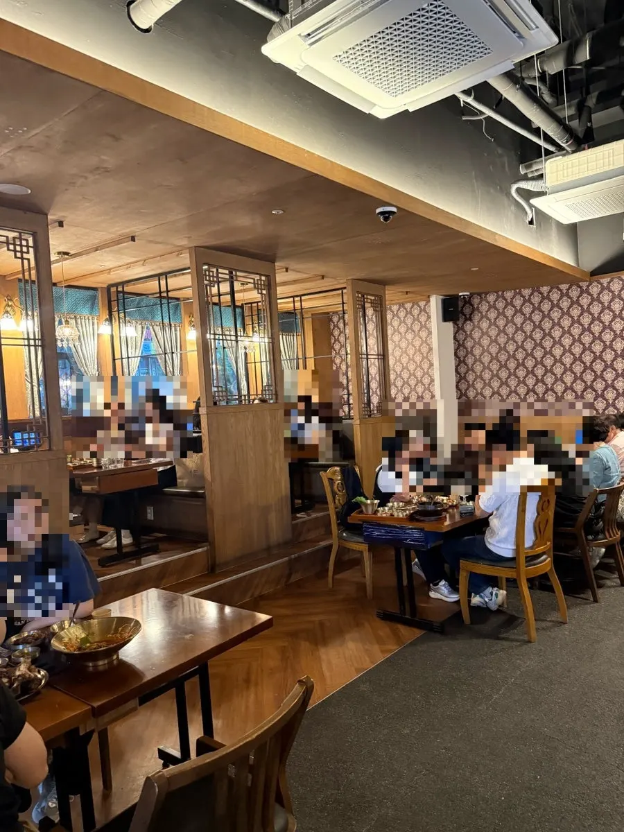 Spacious interior of Cheongmigwan